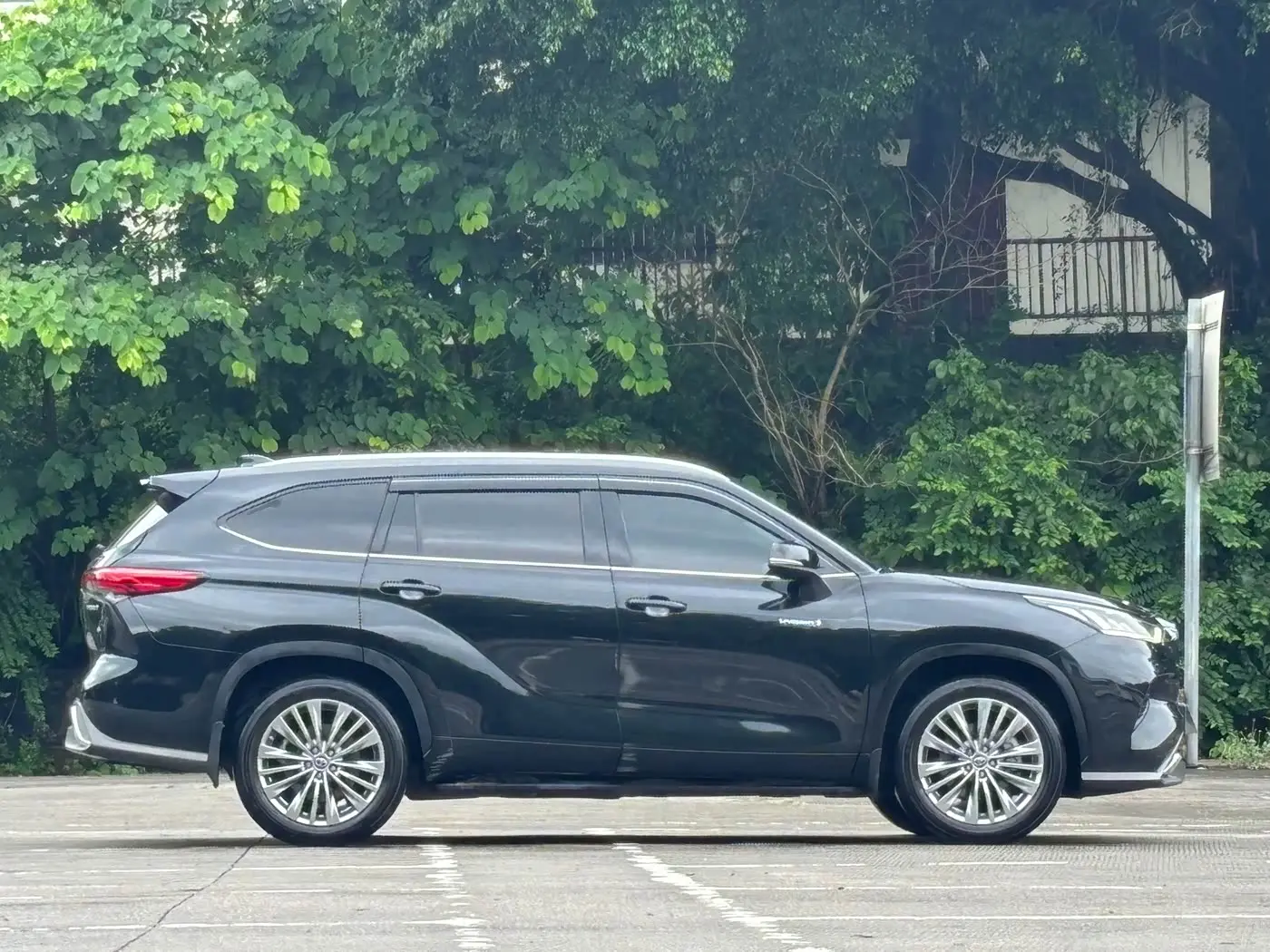 Toyota Highlander 2021 — Photo 19/20