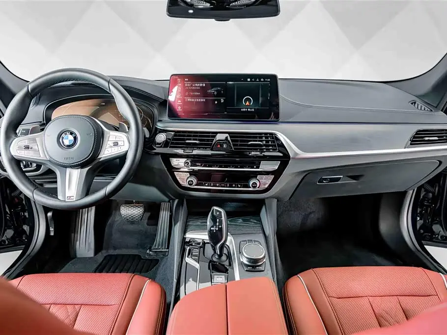 BMW 5 Series 2023 — Photo 10/20