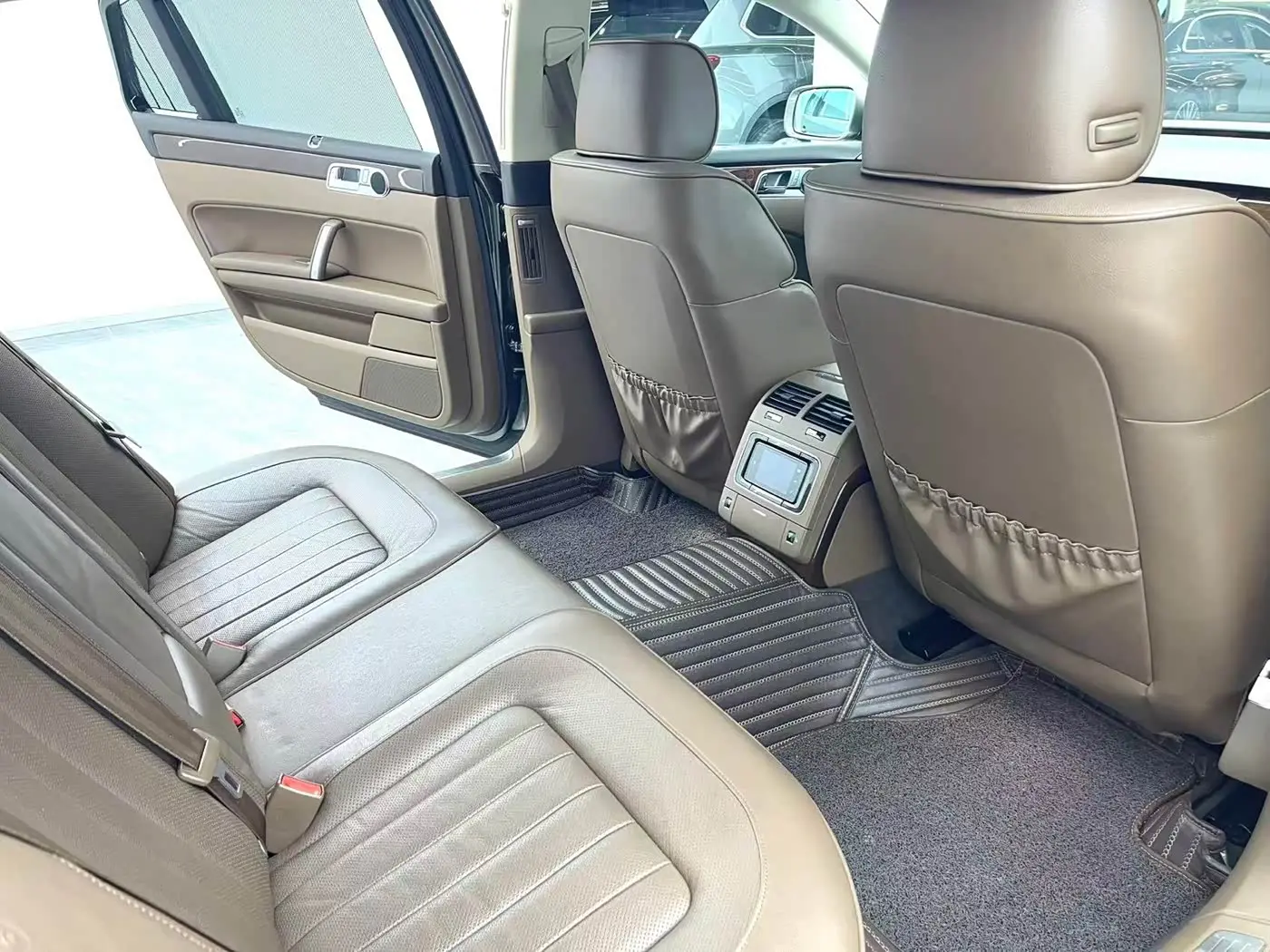 Volkswagen Phaeton 2017 — Şəkil 9/15