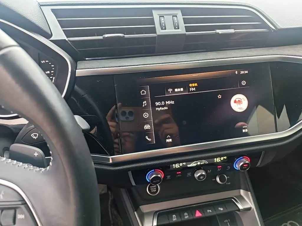 Audi Q3 2021 — ფოტო 13/20
