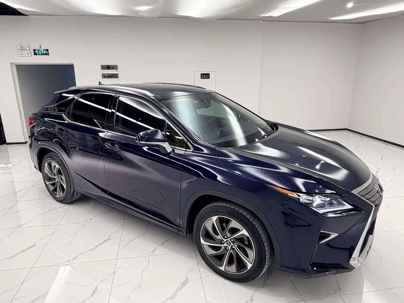 Lexus RX 2019 — Фото 3/20