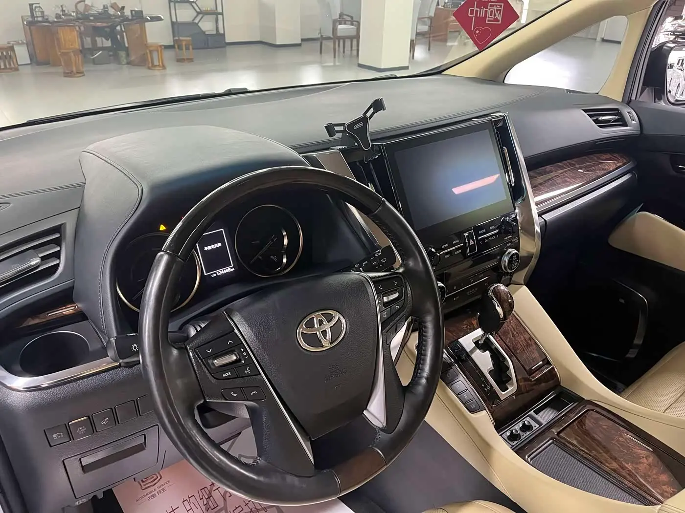 Toyota Alphard 2021 — Şəkil 8/9