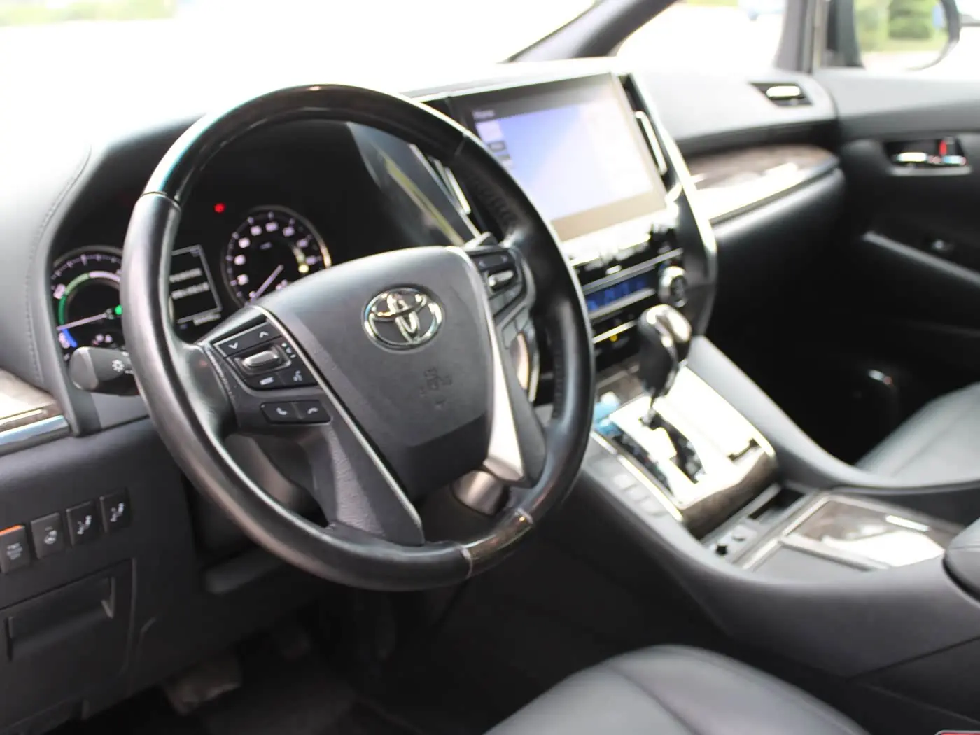 Toyota Alphard 2020 — Photo 12/20