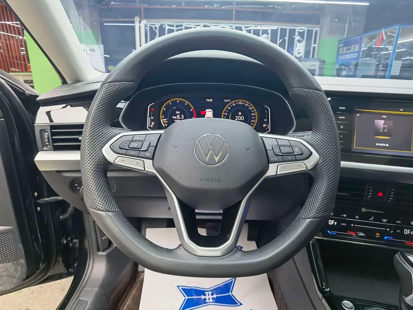 Volkswagen Passat 2024 — Photo 10/17