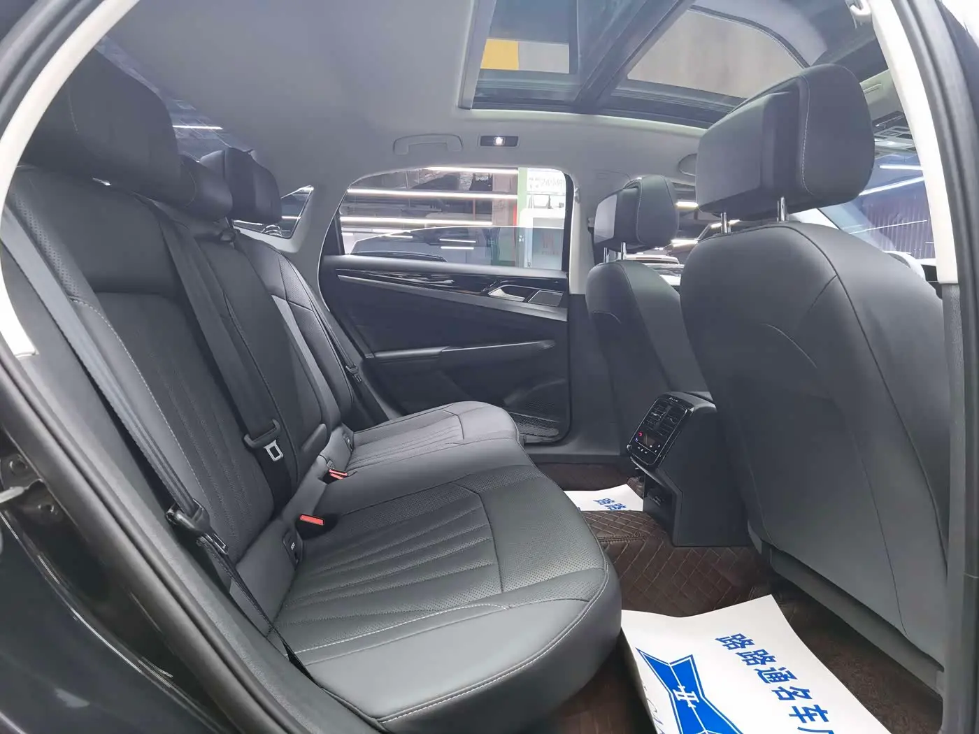 Volkswagen Passat 2024 — Photo 9/17