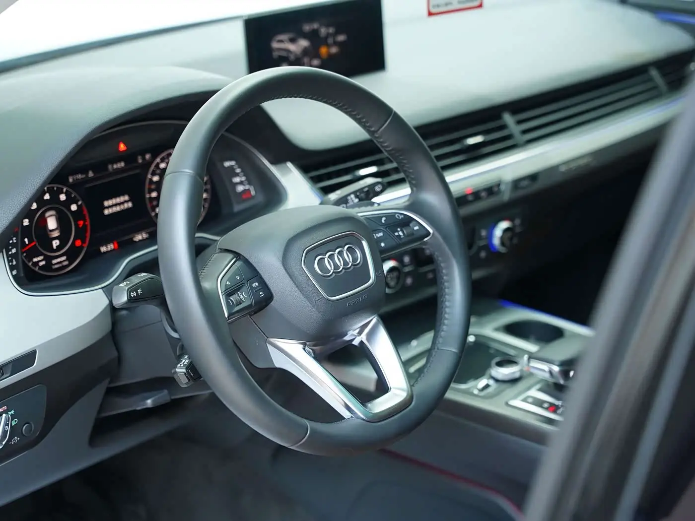 Audi Q7 2019 — Фото 20/20