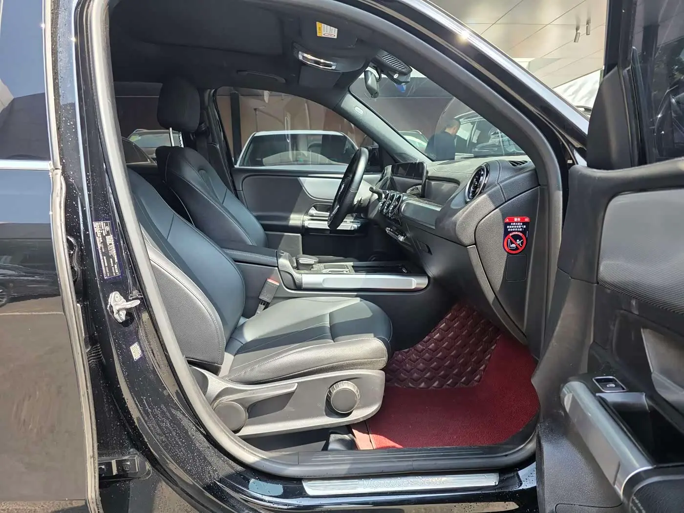 Mercedes-Benz GLB 2023 — Фото 4/8