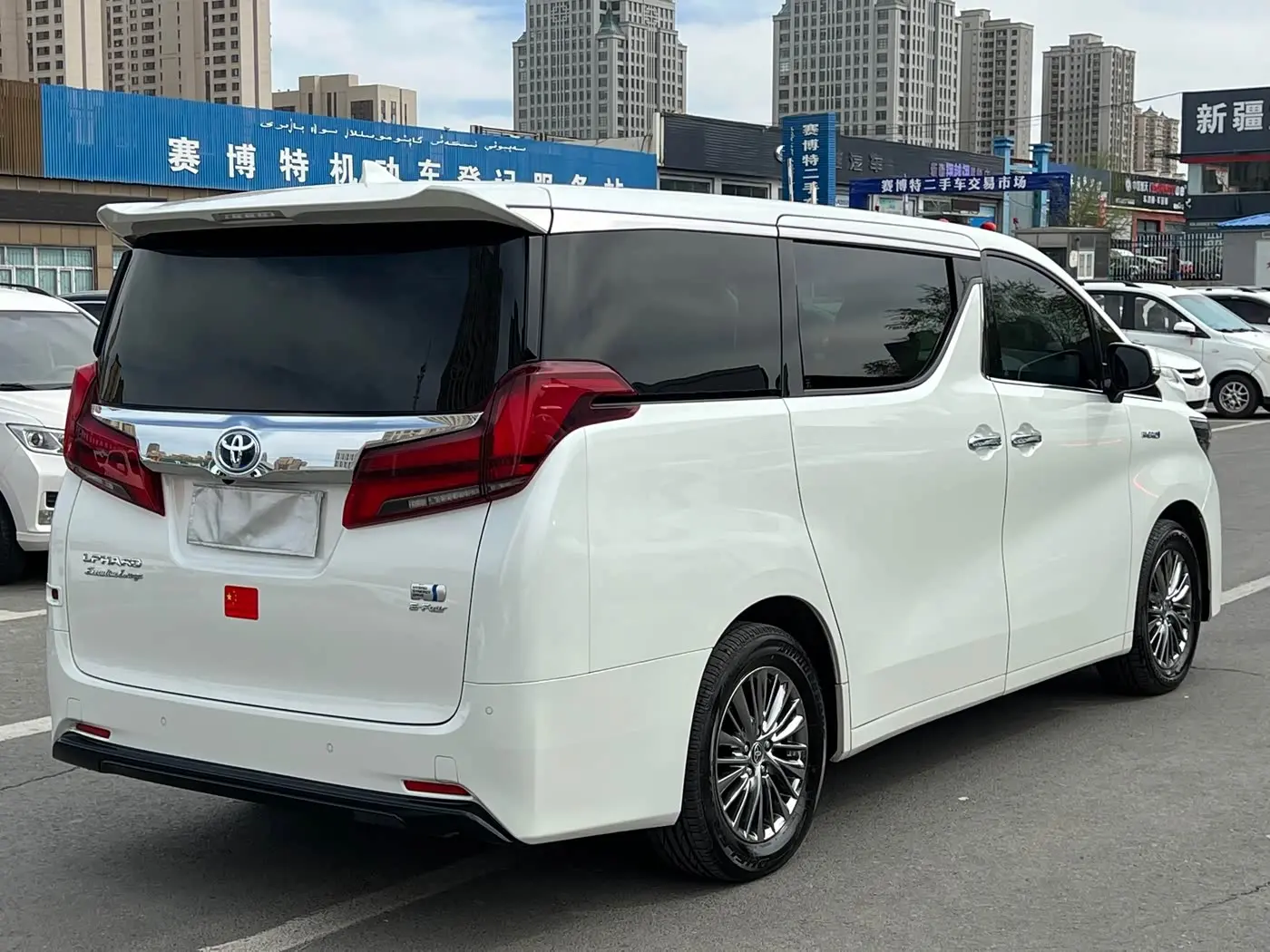 Toyota Alphard 2024 — Photo 10/10