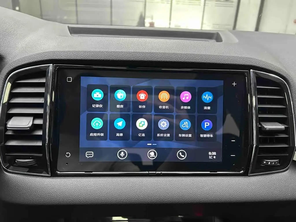 Škoda Karoq 2024 — Photo 11/20