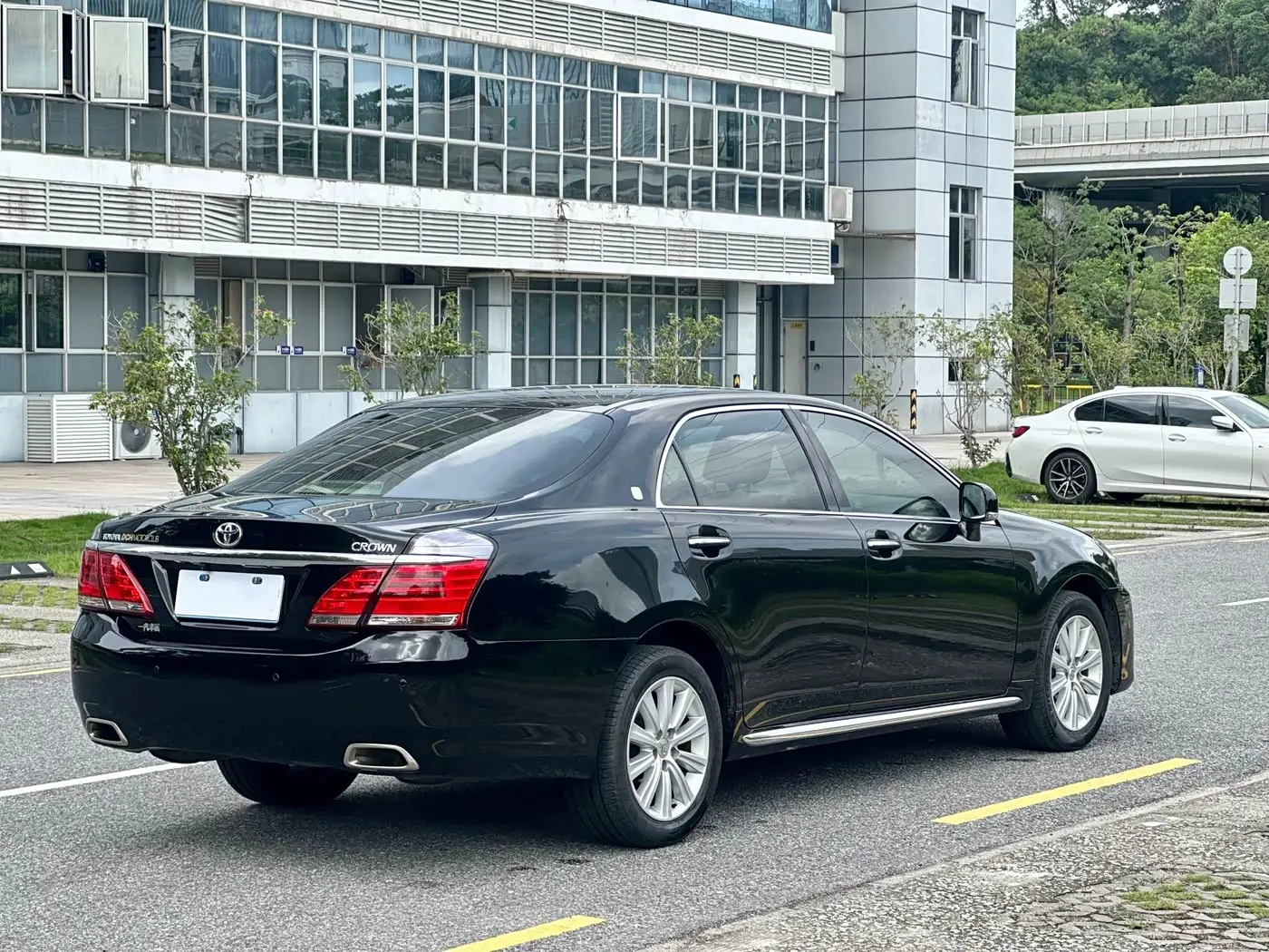 Toyota Crown 2015 — Фото 17/18