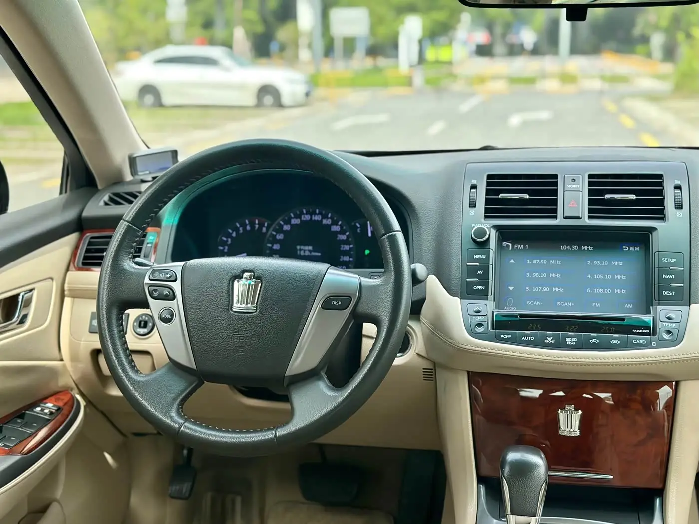 Toyota Crown 2015 — Фото 13/18