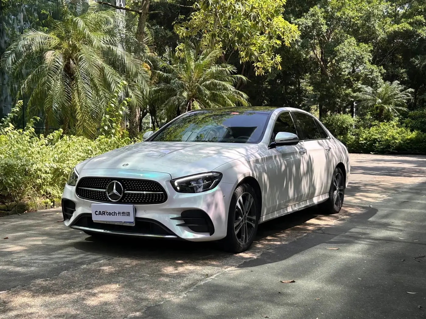 Mercedes-Benz E-Class 2022 — Photo 1/20