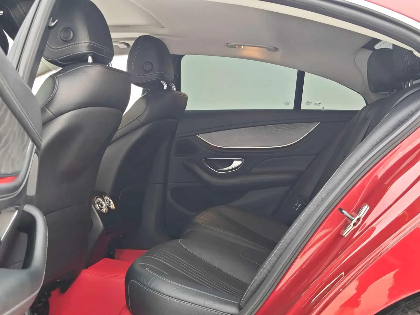 Mercedes-Benz CLS 2019 — Photo 8/20