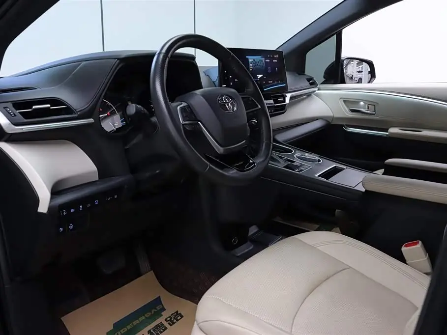 Toyota Granvia 2023 — Photo 12/20
