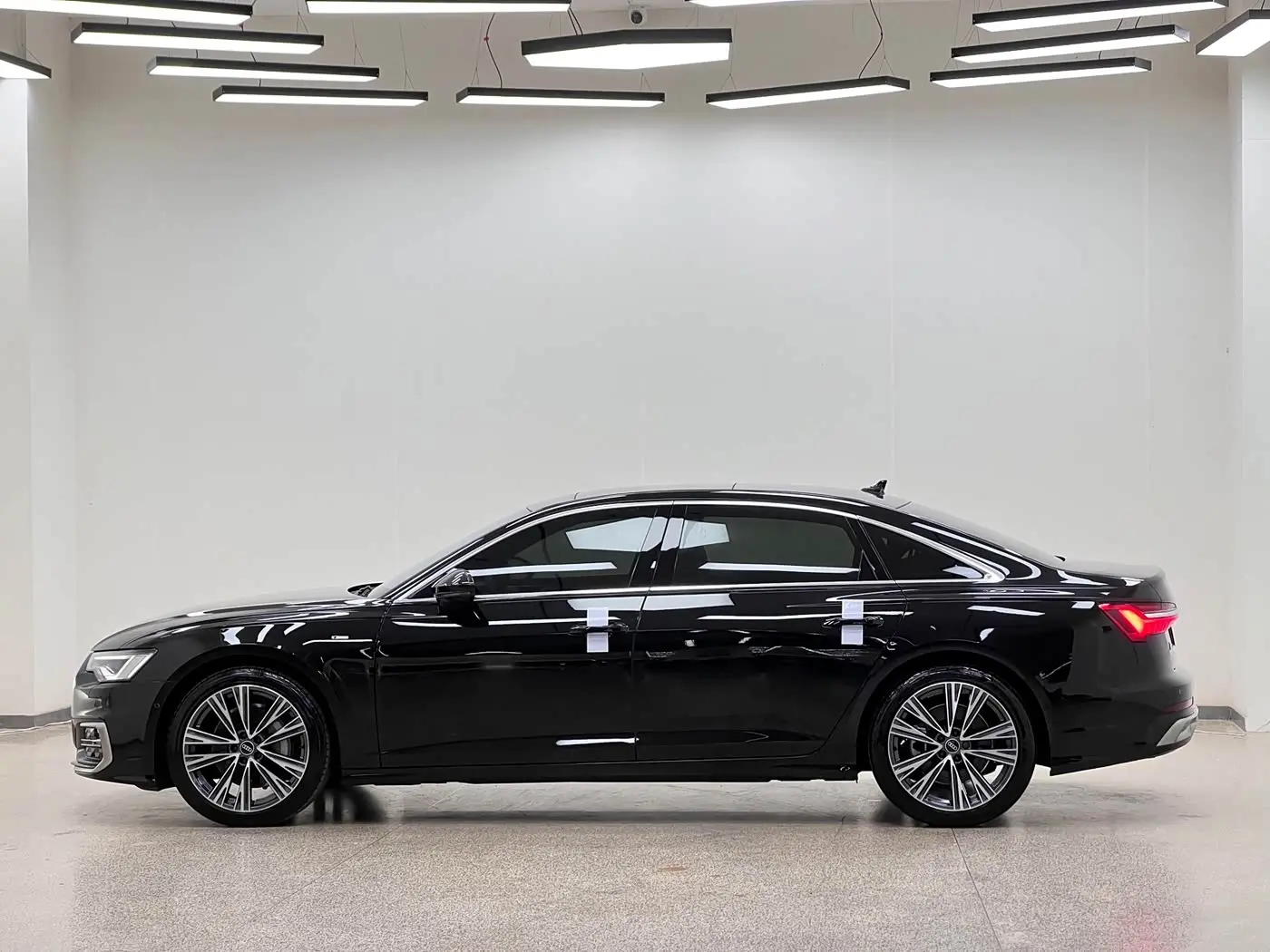 Audi A6L 2023 — Фото 10/20