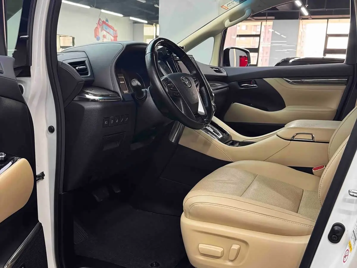 Toyota Alphard 2019 — Photo 9/20