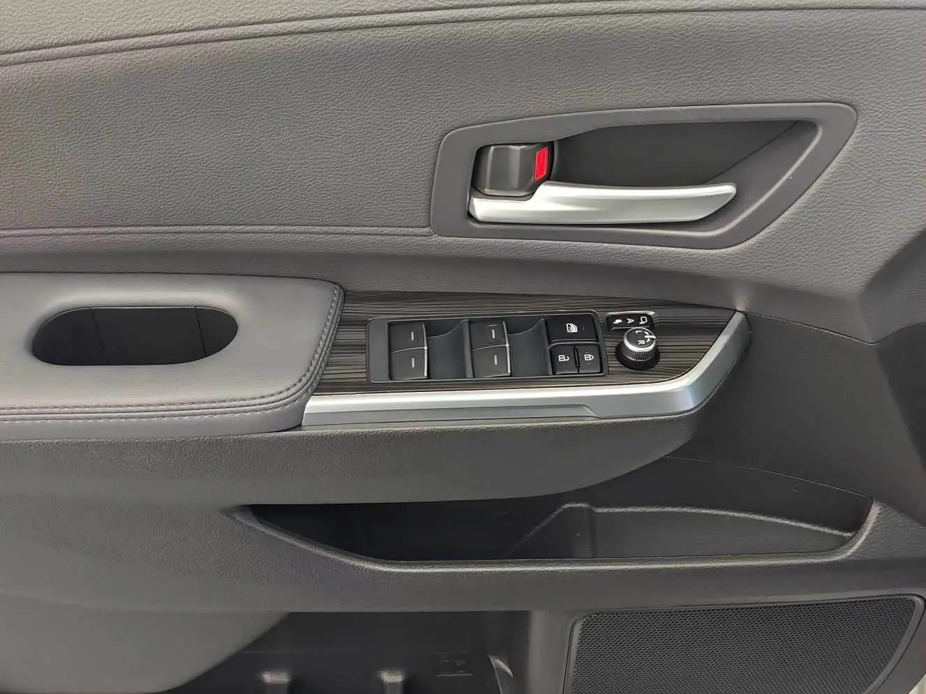Toyota Sienna 2024 — Фото 15/20