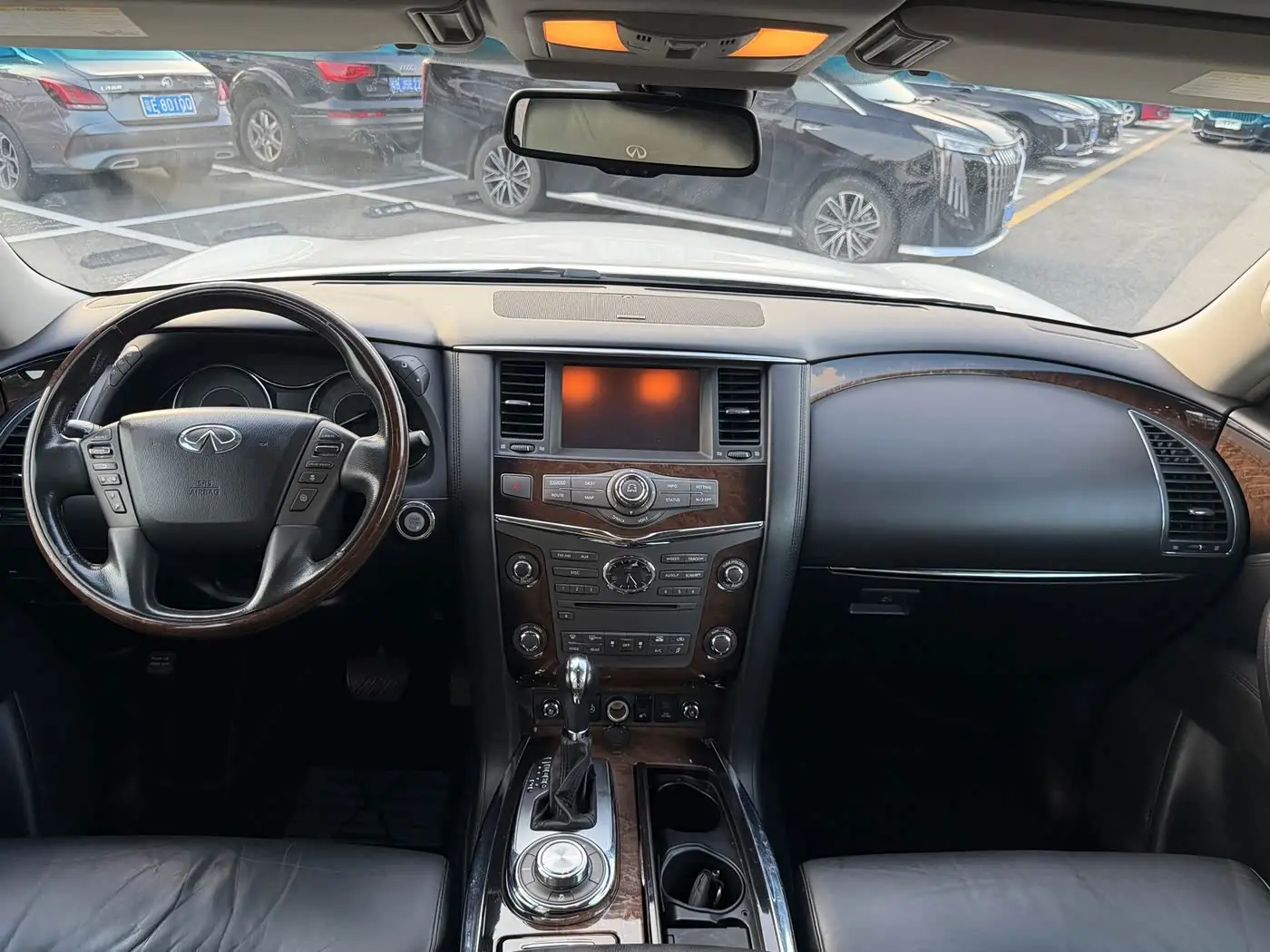 Infiniti QX80 2014 — Şəkil 6/9