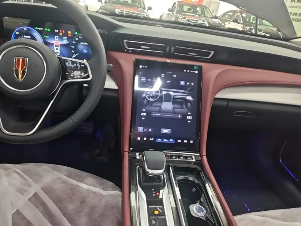 Hongqi H5 PHEV 2026 — Şəkil 13/20