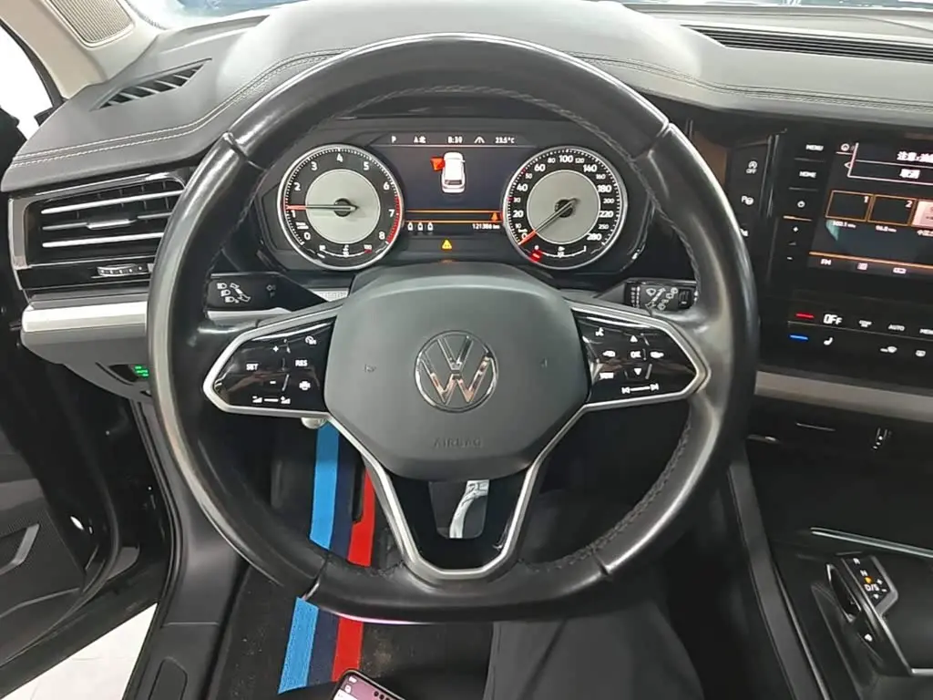 Volkswagen Touareg 2020 — ფოტო 11/20