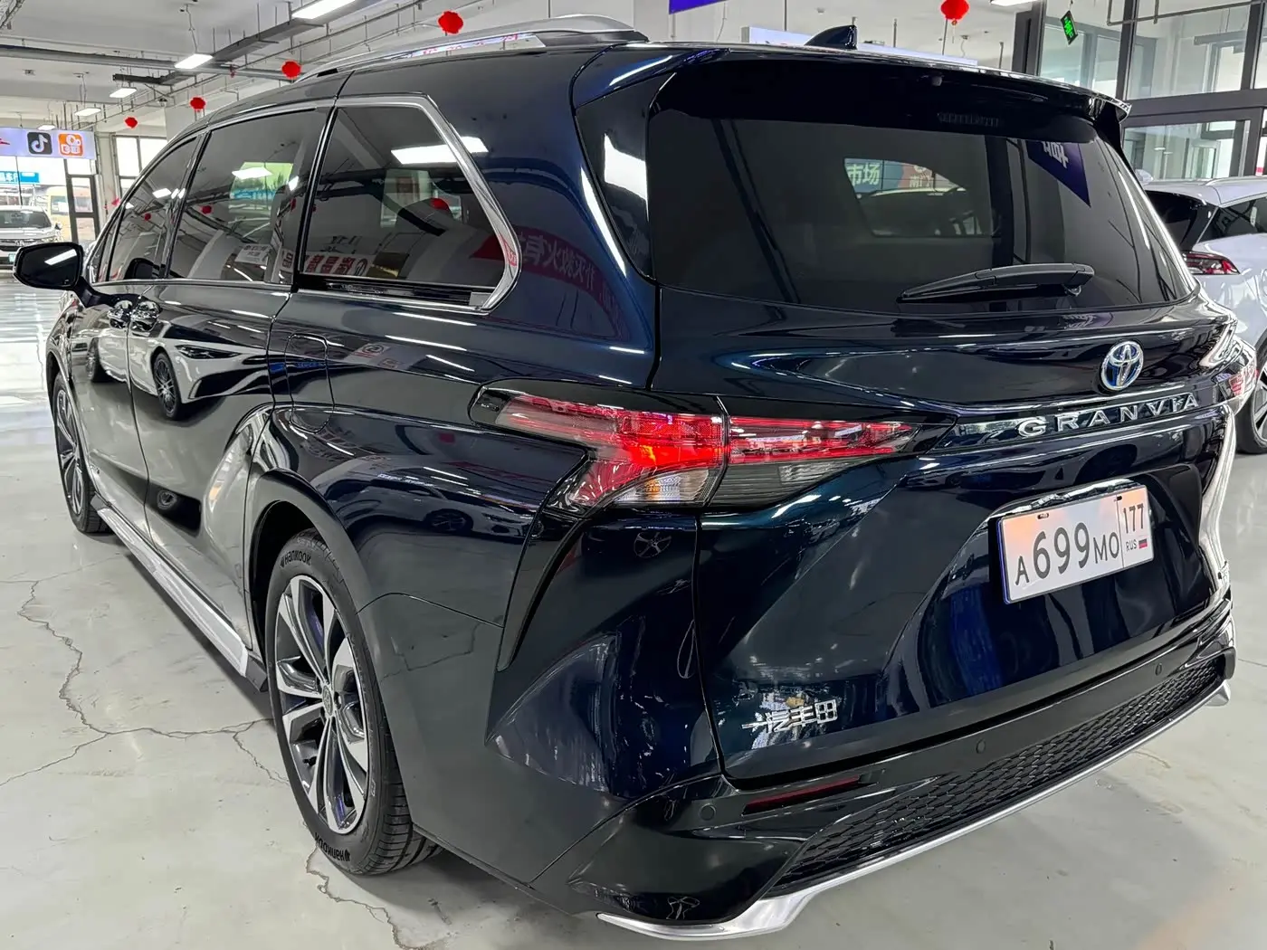 Toyota Granvia 2024 — Photo 5/9