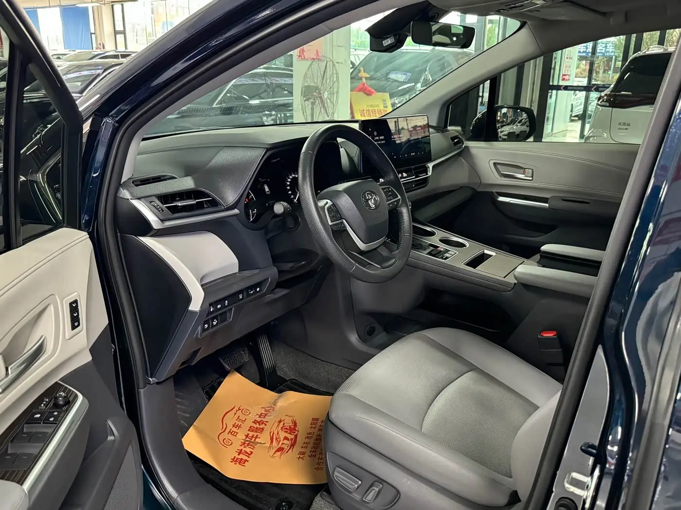 Toyota Granvia 2024 — Photo 8/9