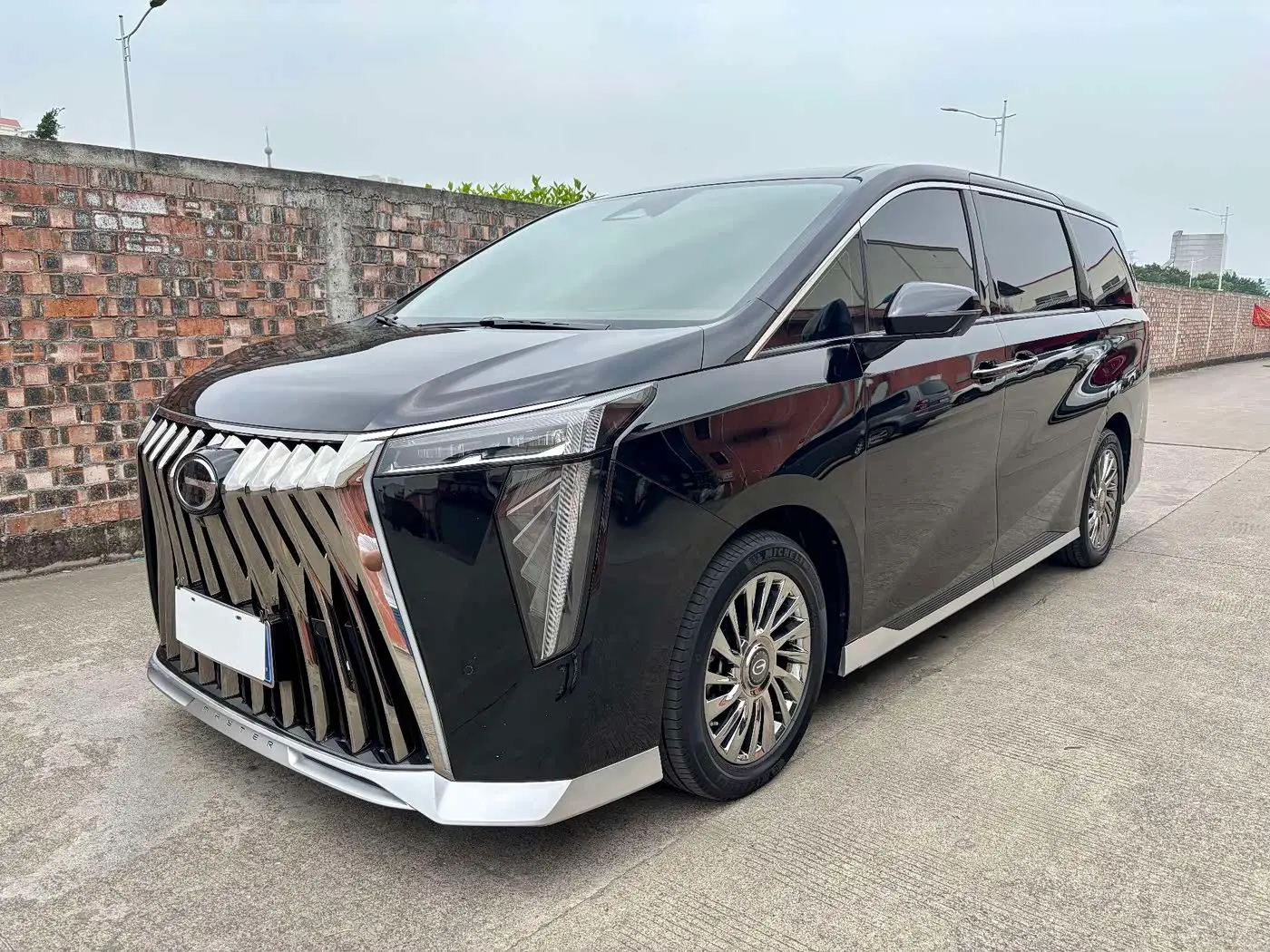 GAC Trumpchi Trumpchi M8 2024 — Photo 1/17