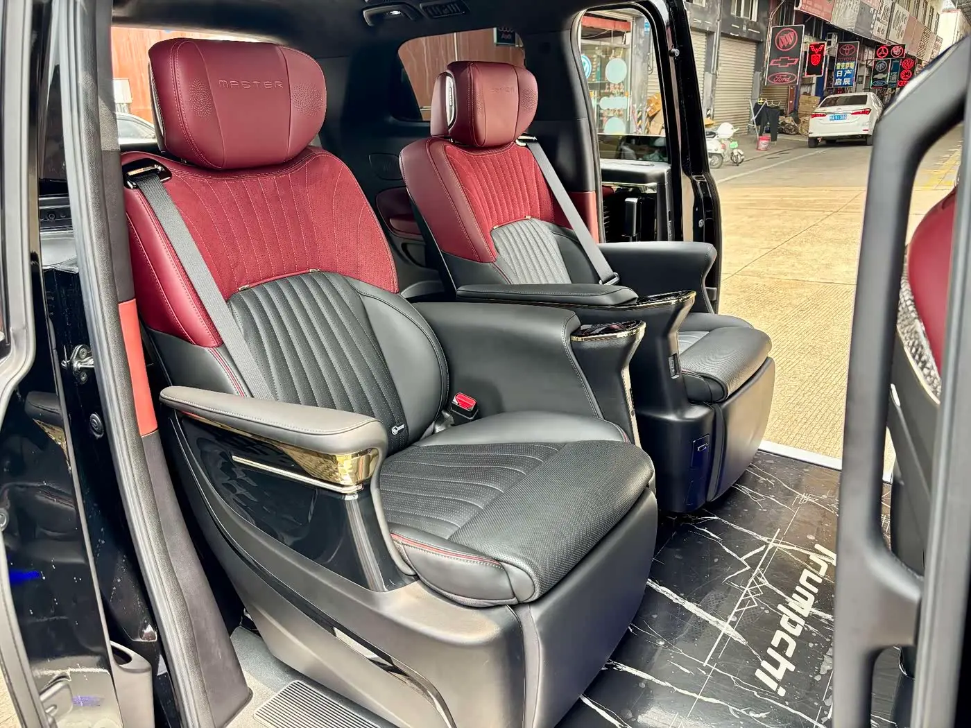GAC Trumpchi Trumpchi M8 2024 — Photo 14/17