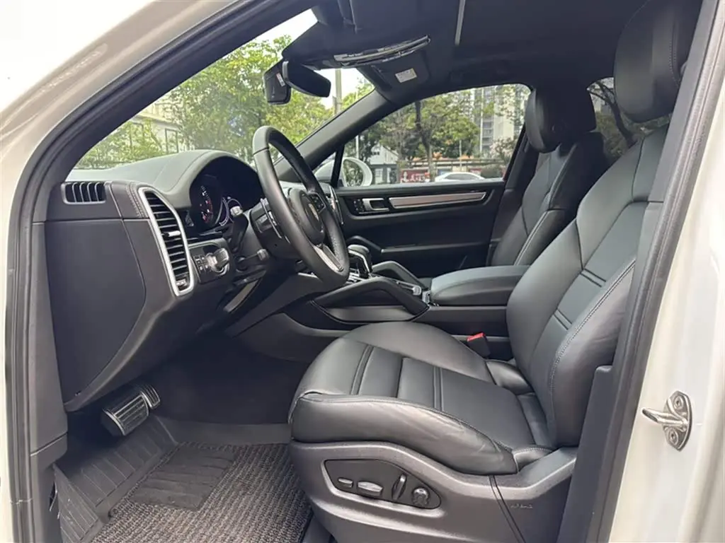 Porsche Cayenne 2023 — Photo 14/16