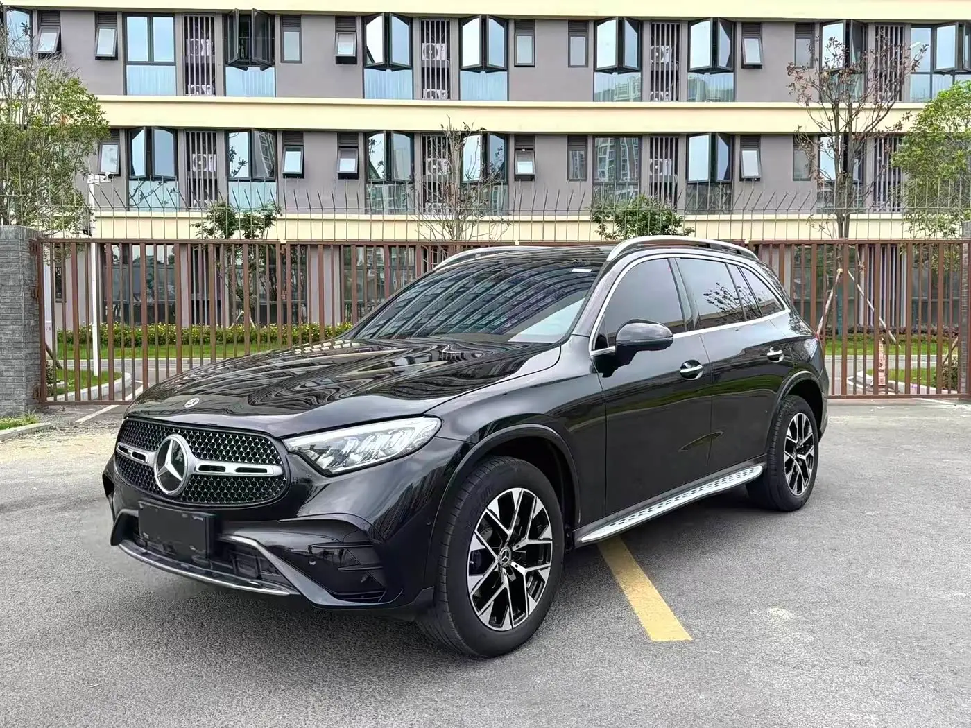 Mercedes-Benz GLC 2023 — Photo 1/9