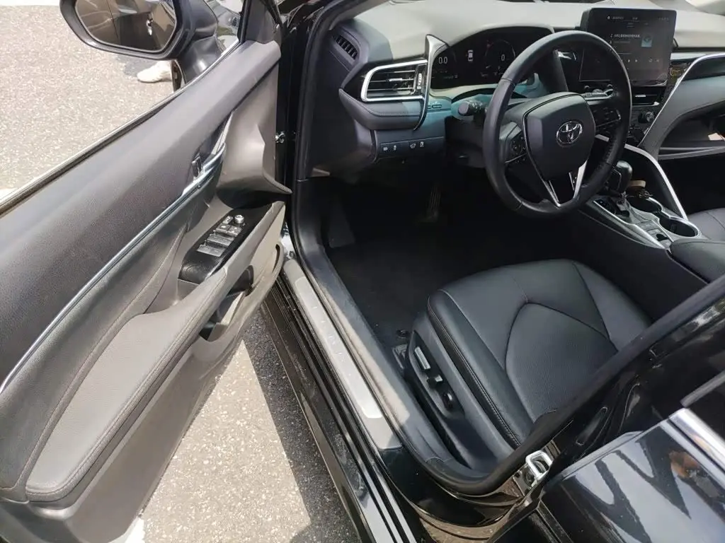 Toyota Camry 2021 — Photo 17/20