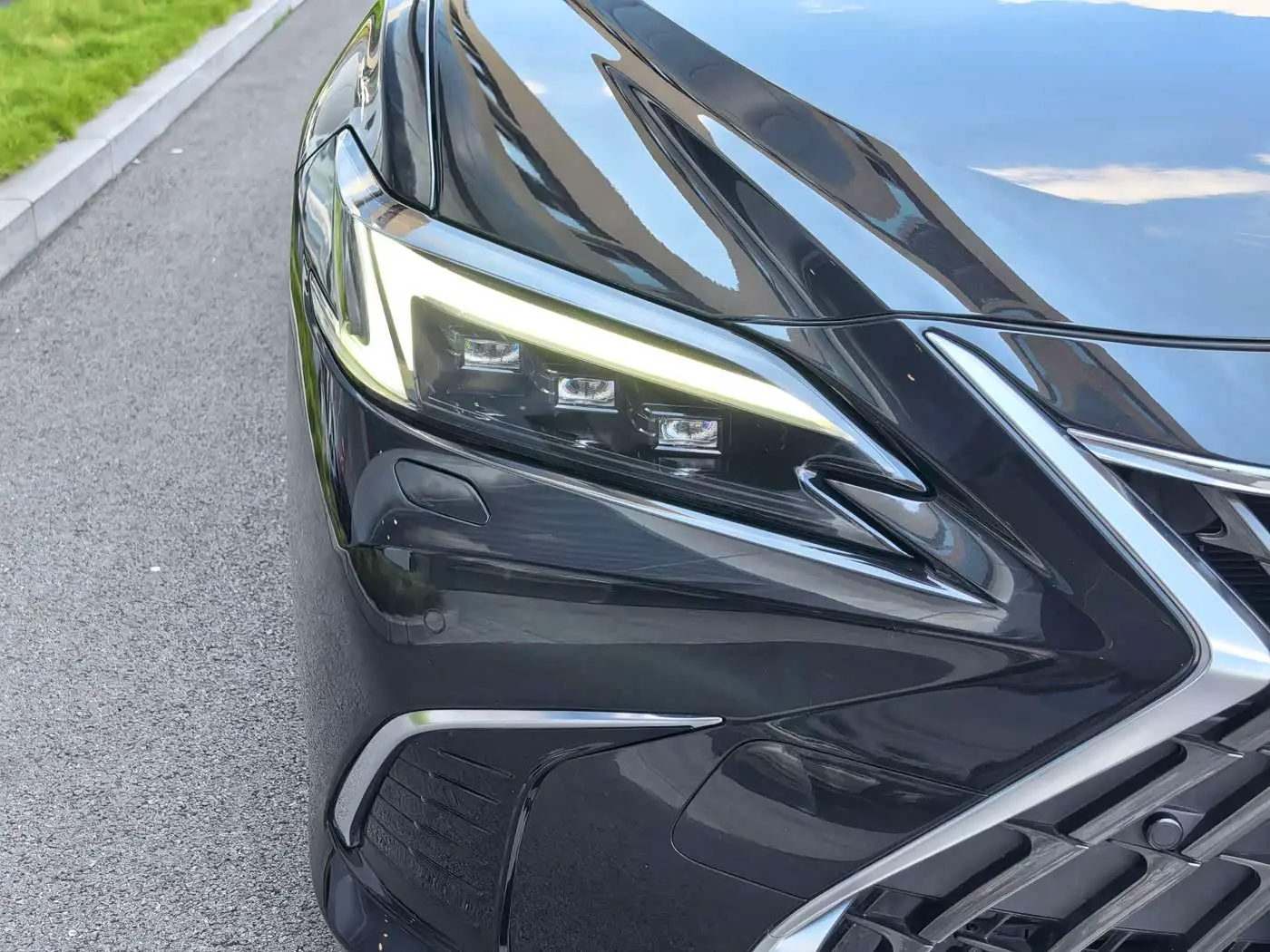 Lexus ES 2025 — Photo 4/14