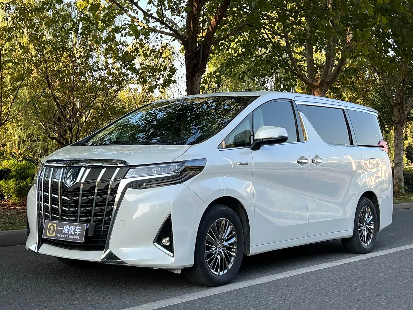 Toyota Alphard 2021 — Photo 1/20