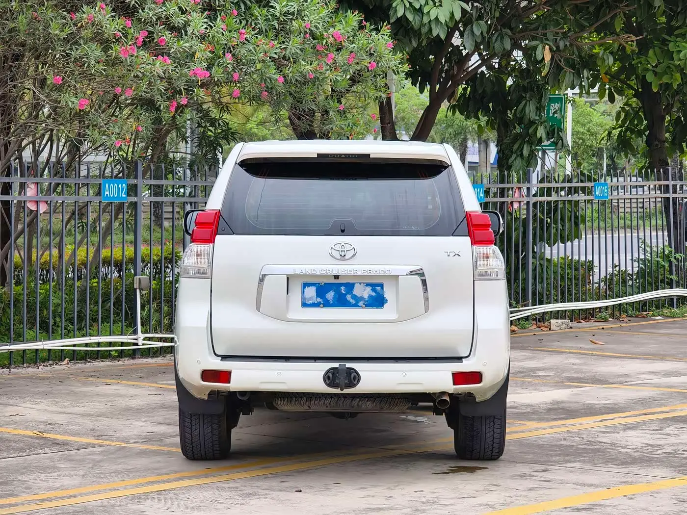 Toyota Prado 2011 — Photo 4/13