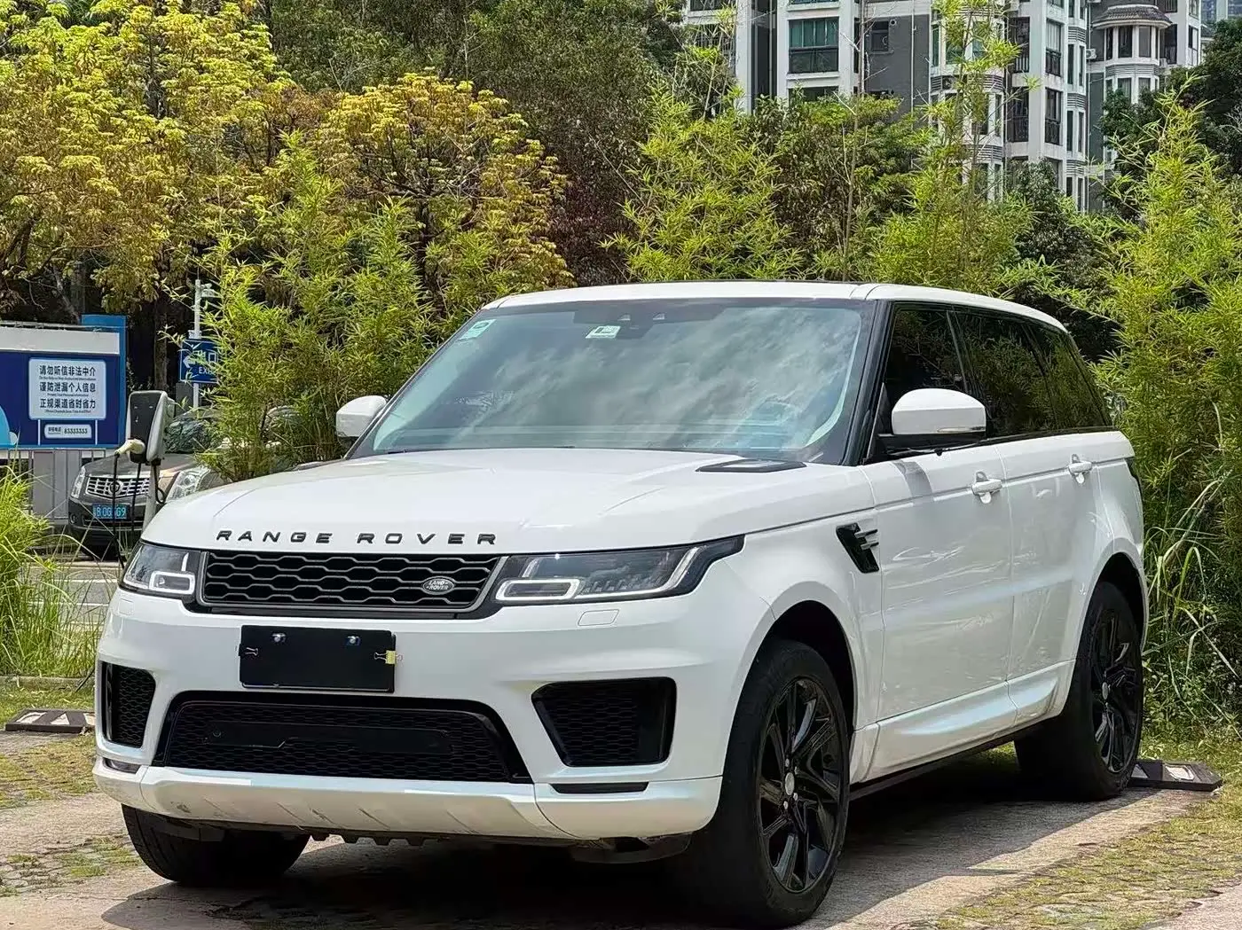 Land Rover Range Rover Sport 2019 — Photo 1/15