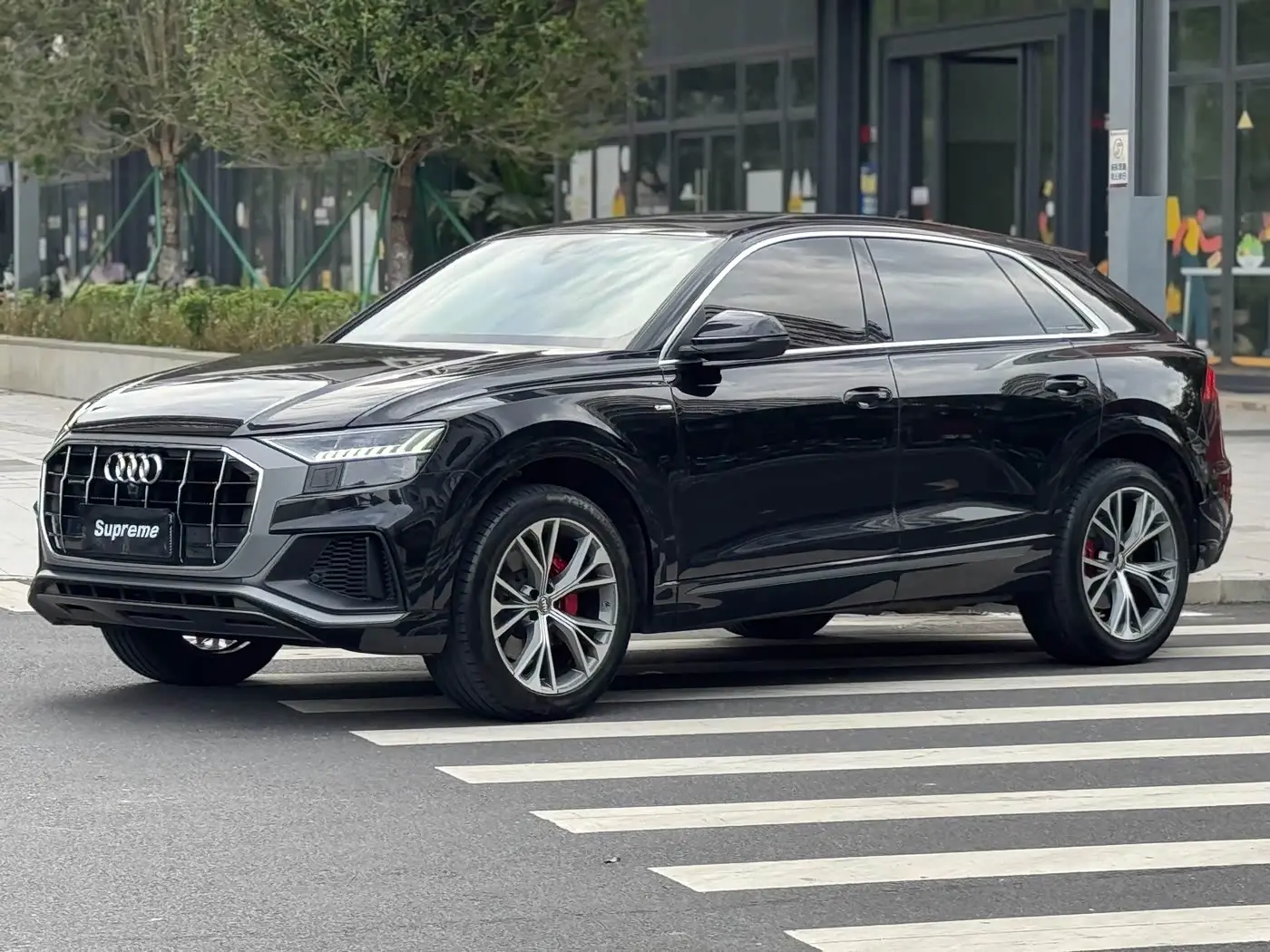 Audi Q8 2020 — Şəkil 1/9