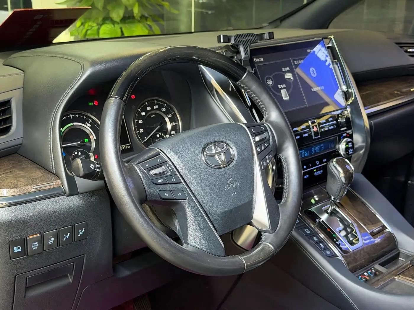 Toyota Vellfire 2021 — Photo 7/18