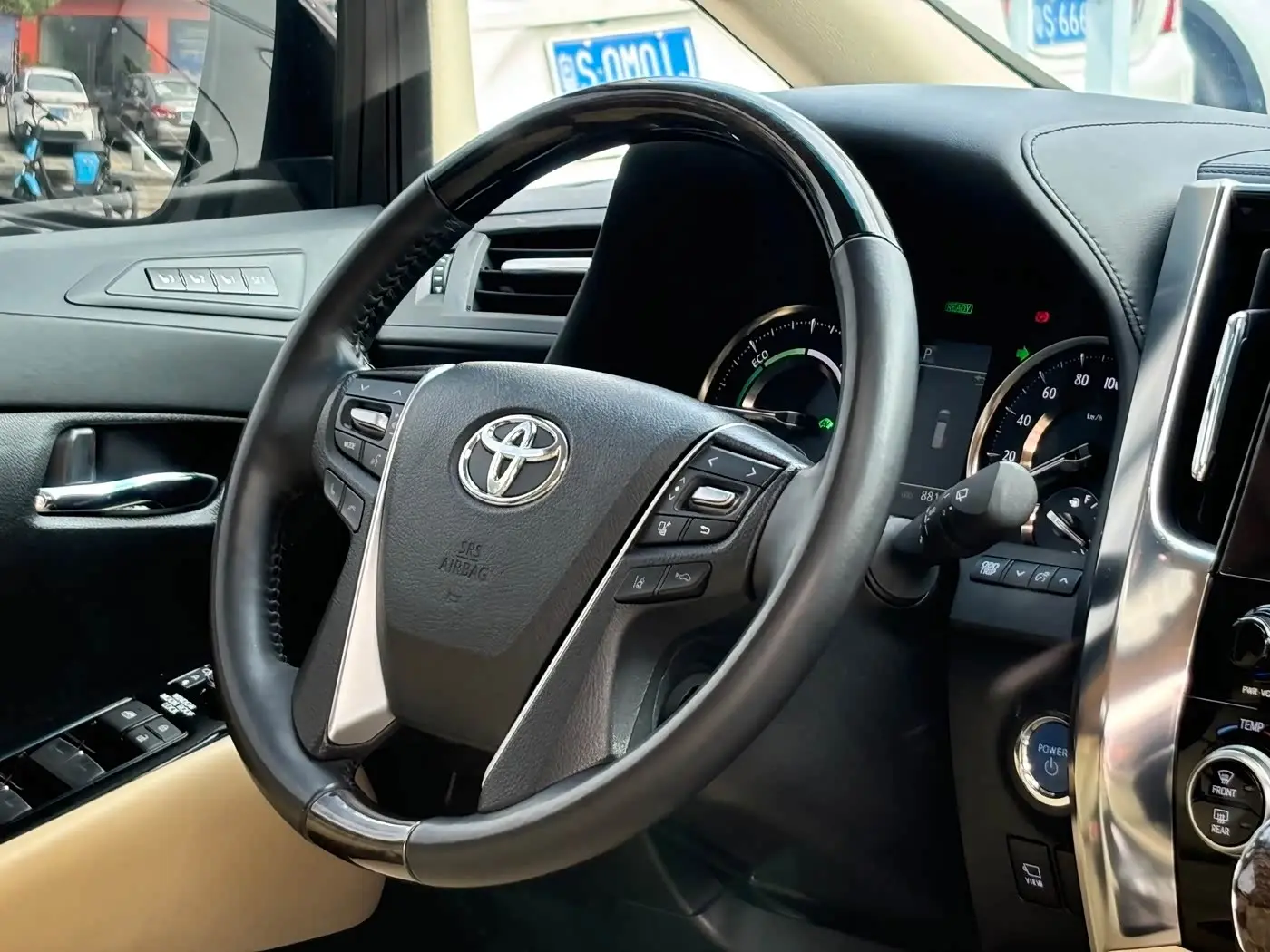 Toyota Alphard 2022 — Photo 12/17