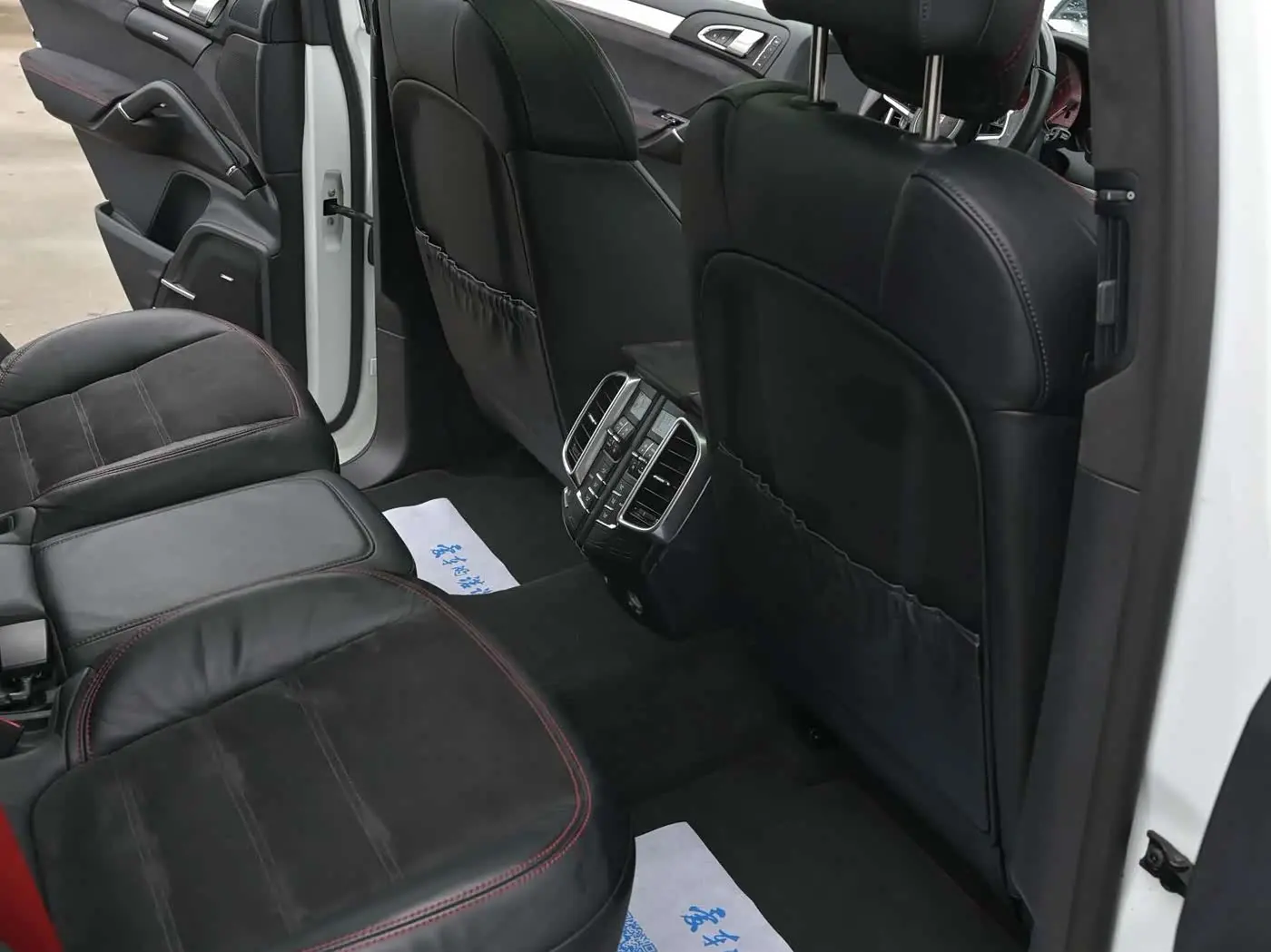 Porsche Cayenne 2016 — Photo 15/18