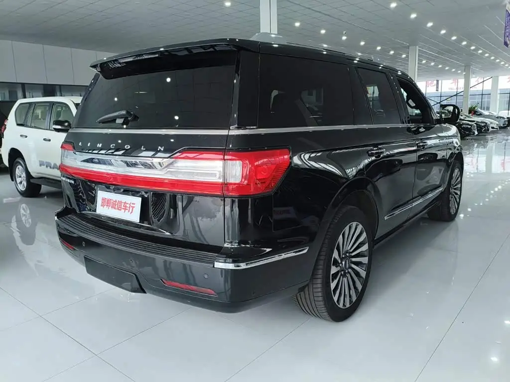 Lincoln Navigator 2022 — Photo 4/17
