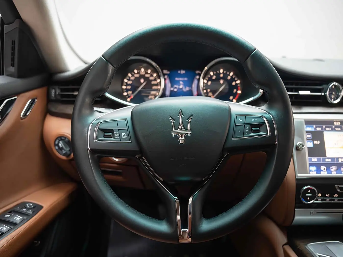Maserati Quattroporte 2016 — Şəkil 19/20