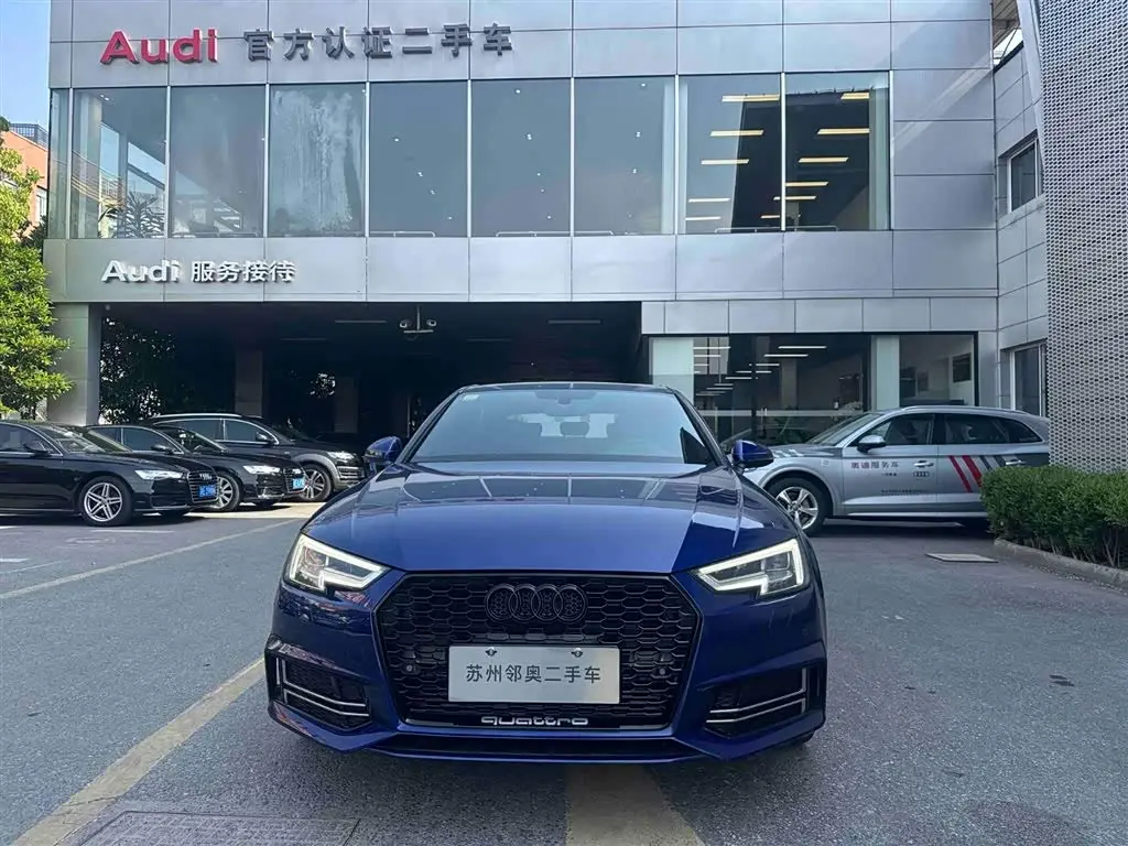 Audi A4L 2018 — Фото 2/20