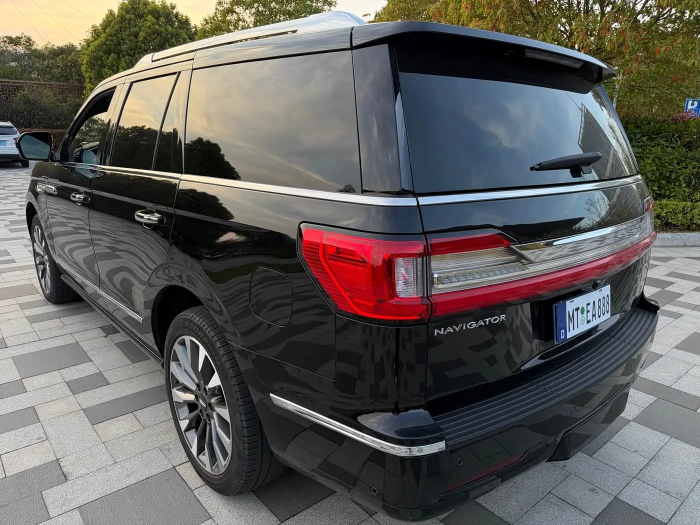 Lincoln Navigator 2018 — Photo 8/10