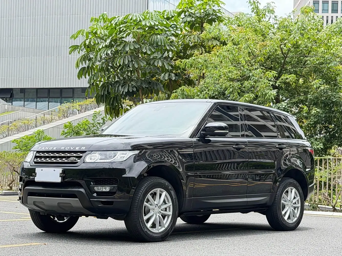 Land Rover Range Rover Sport 2017 — Photo 1/19