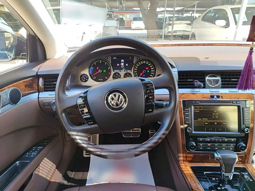 Volkswagen Phaeton 2016 — Şəkil 11/20