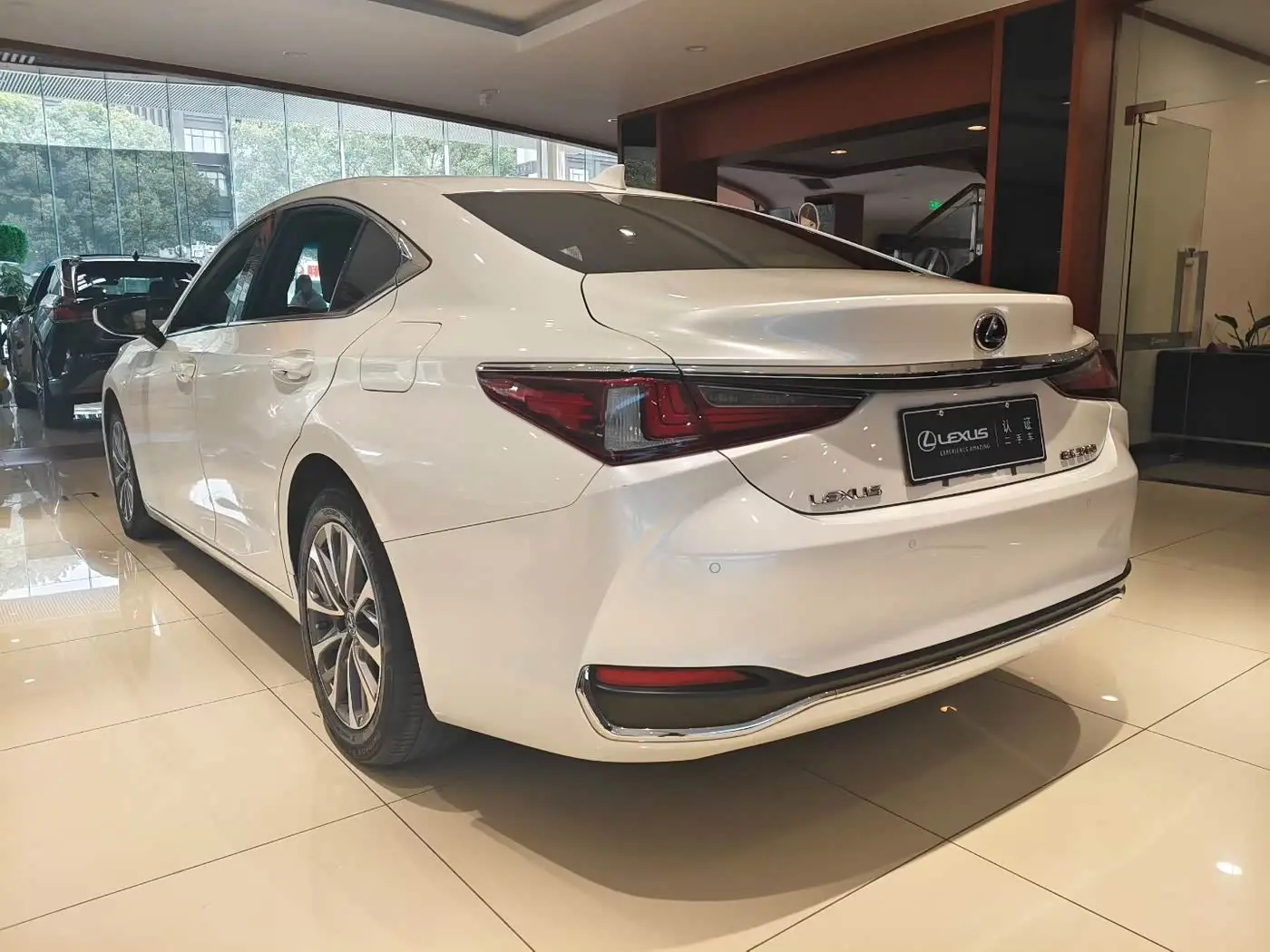 Lexus ES 2024 — Photo 8/8