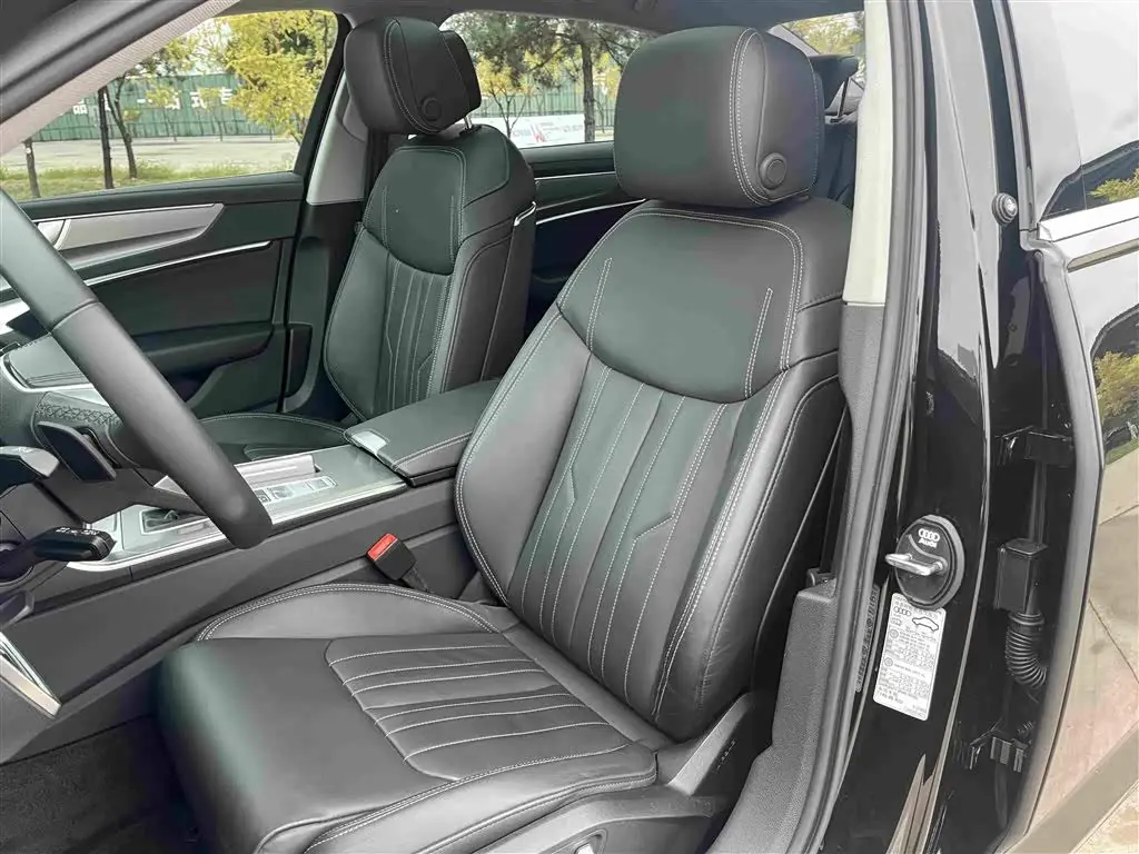 Audi A6L 2023 — Photo 8/20