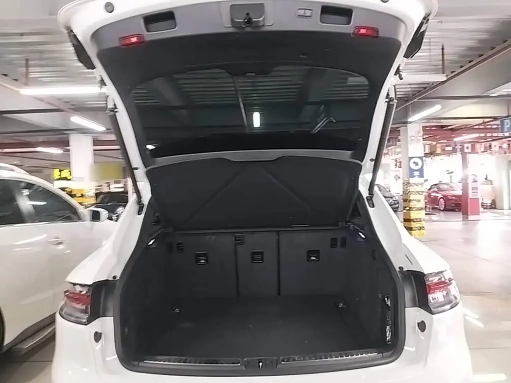 Porsche Macan 2022 — Photo 19/20