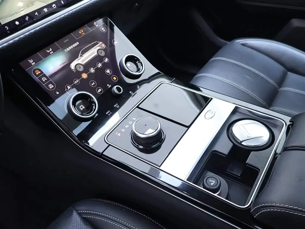 Land Rover Range Rover Velar 2018 — Photo 12/20