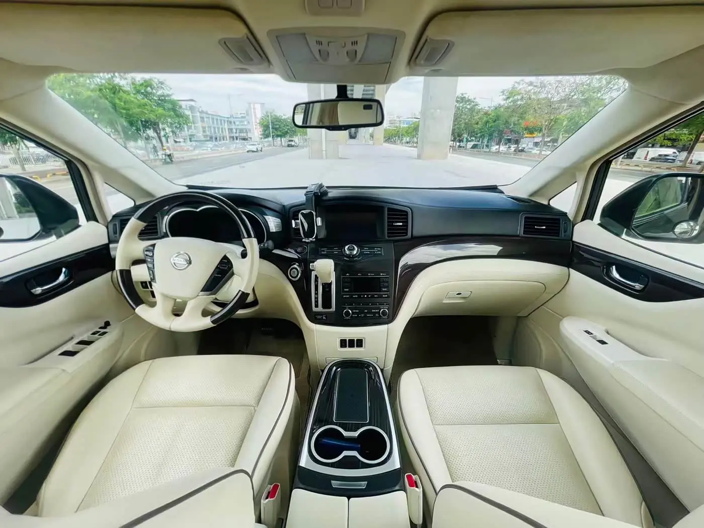 Nissan Quest 2018 — Şəkil 10/11